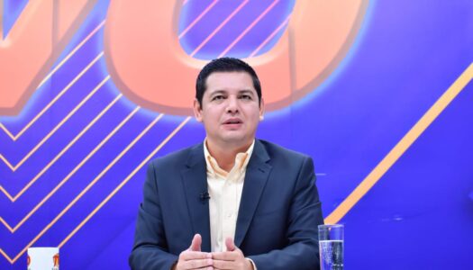 Sobresueldos en gobierno de Saca representan casi $300 millones, dice diputado José Urbina
