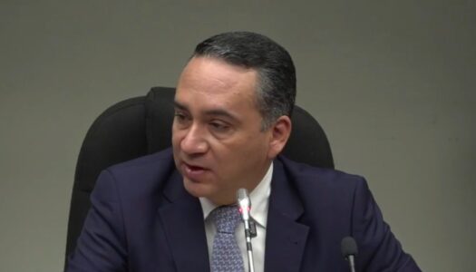 Rodolfo Delgado presentó credenciales para buscar reelección en cargo de fiscal