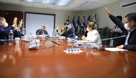 Diputados cuestionan fundamento de inasistencia de Rolando Alvarenga a Comisión de Sobresueldo