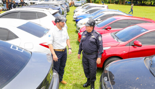 Ministro de Seguridad entrega flota vehicular a la Policía
