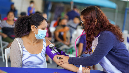 Más de 400 beneficiados en Tepecoyo con brigada médica de la Lotería